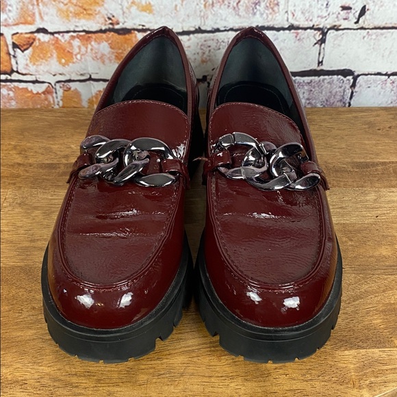 Nine West Burgundy Faux Patent Loafers Silver Chain Accent & Lug Platform Sz 8.5 - Picture 6 of 16